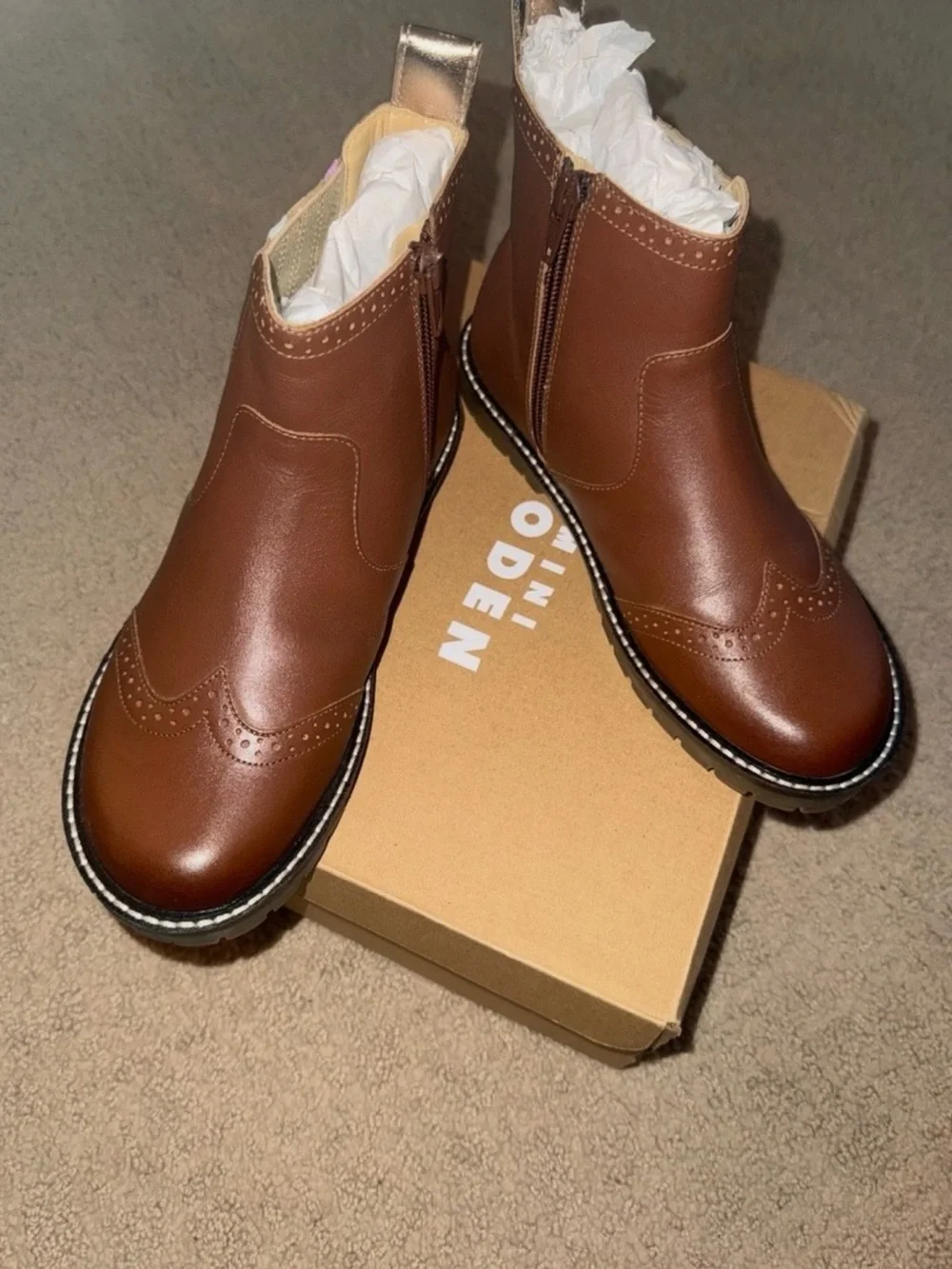 Brand New Boden Chelsea brown leather Boots size 34 (us Size 3)